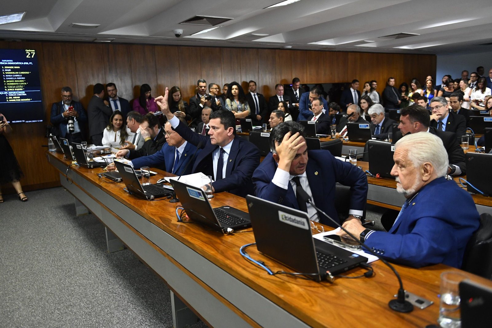 CCJ do Senado aprova PEC que propõe bônus para magistrados, procuradores e promotores