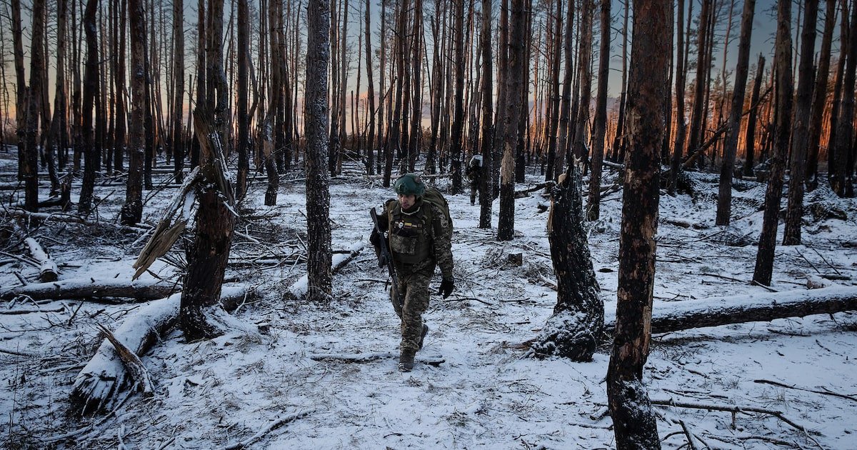 Na guerra da Rússia na Ucrânia, como é a espera pelo confronto? Veja imagens