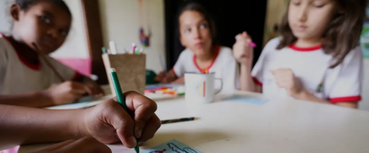 Pesquisa mostra que escolas com maioria de alunos negros têm infraestrutura pior