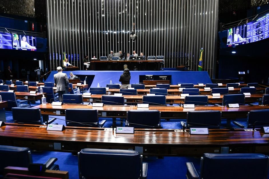 Sem acordo, PEC dos Militares volta a ser debatida no plenário do Senado