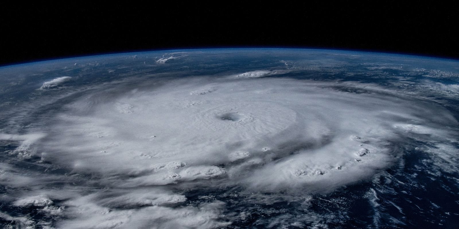 Tempestade tropical Beryl dirige-se para o Texas, depois do México