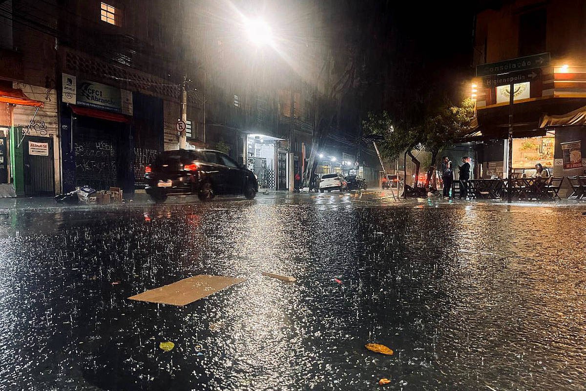 Em fim de semana com previsão de tempestade, chuva em SP deve ser maior no sábado (19)