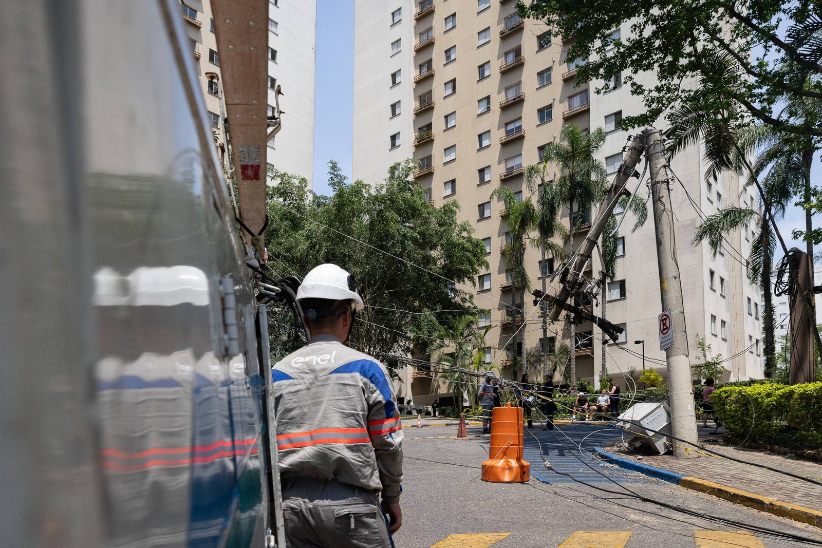 Entenda responsabilidades e erros do poder público no apagão em SP, segundo especialistas