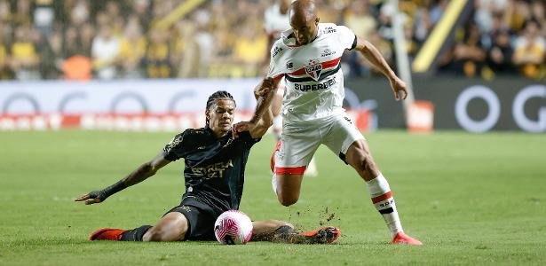 São Paulo empata com Criciúma em jogo marcado por trapalhada e golaço