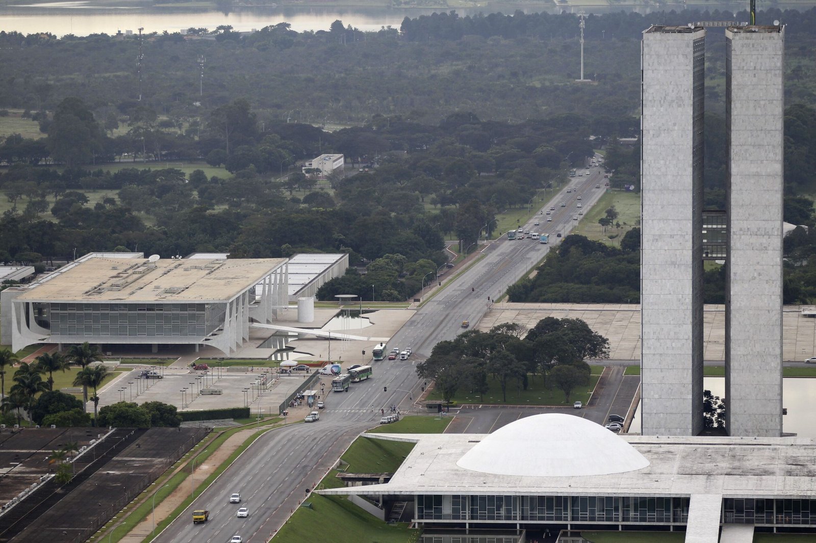 Governo do DF monitora Esplanada para eleições no Congresso